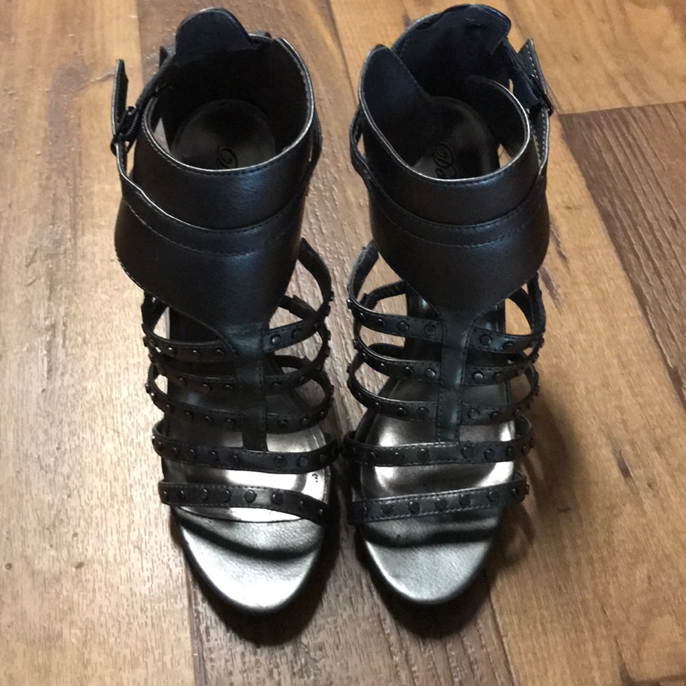 Heels - Picture 2 of 4